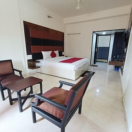 מדיקרי Hotel New Rajdarshan מראה חיצוני תמונה