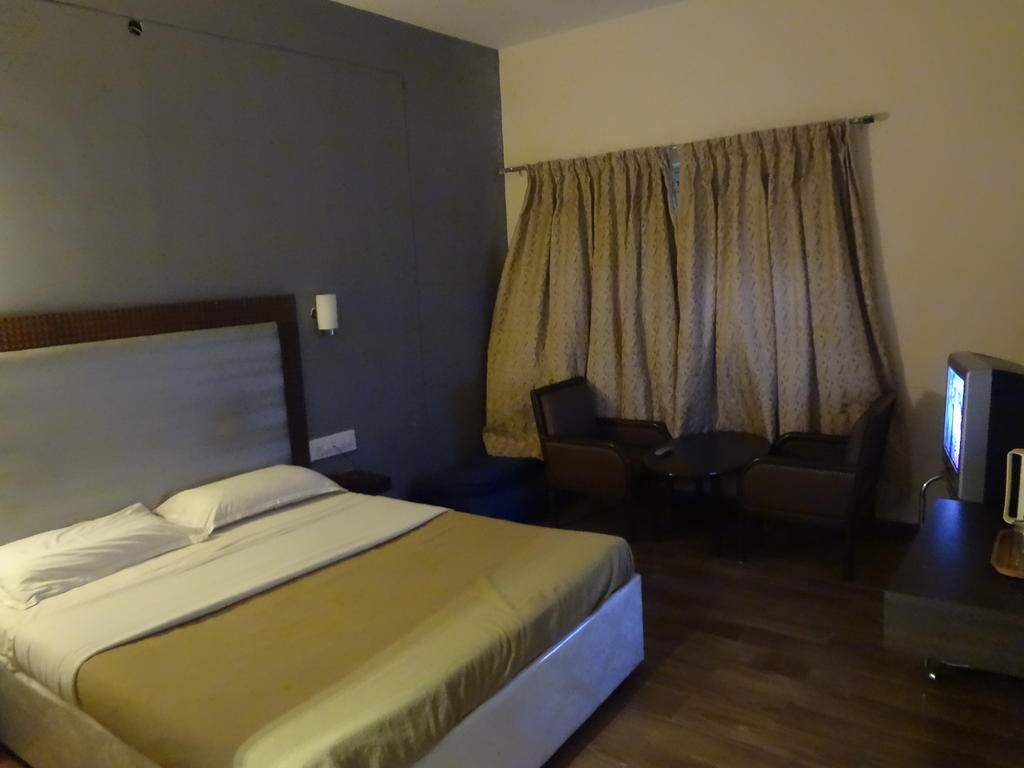 מדיקרי Hotel New Rajdarshan חדר תמונה