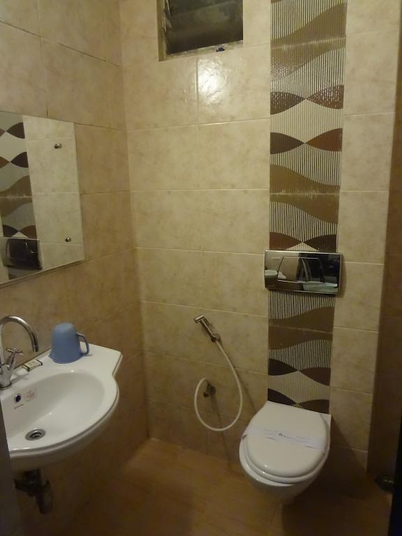 מדיקרי Hotel New Rajdarshan מראה חיצוני תמונה