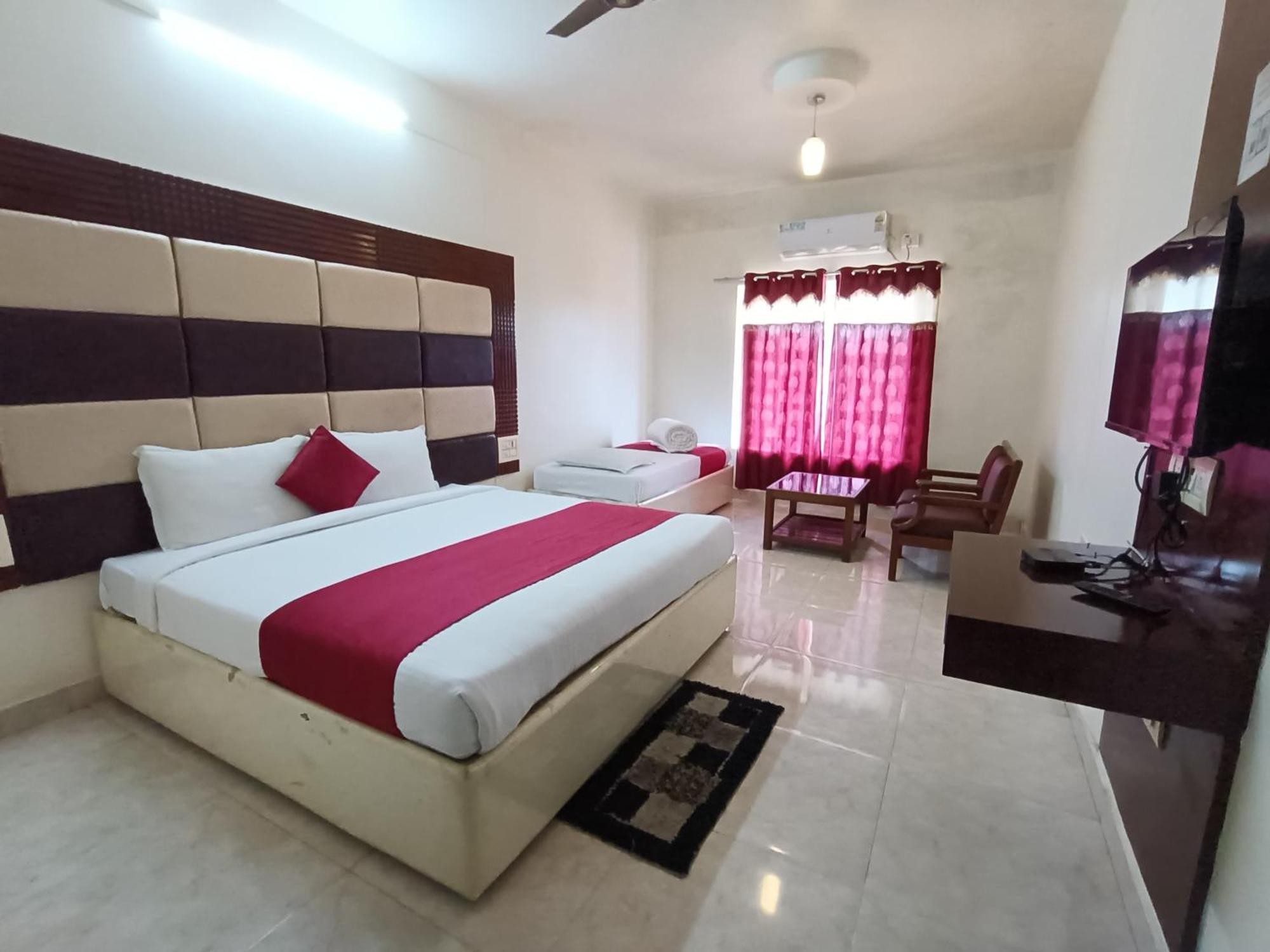 מדיקרי Hotel New Rajdarshan מראה חיצוני תמונה