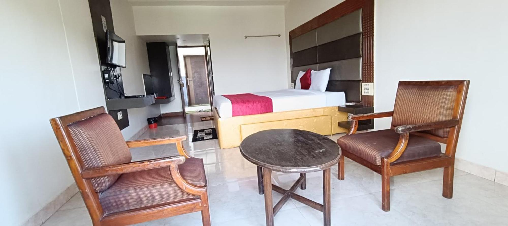 מדיקרי Hotel New Rajdarshan מראה חיצוני תמונה