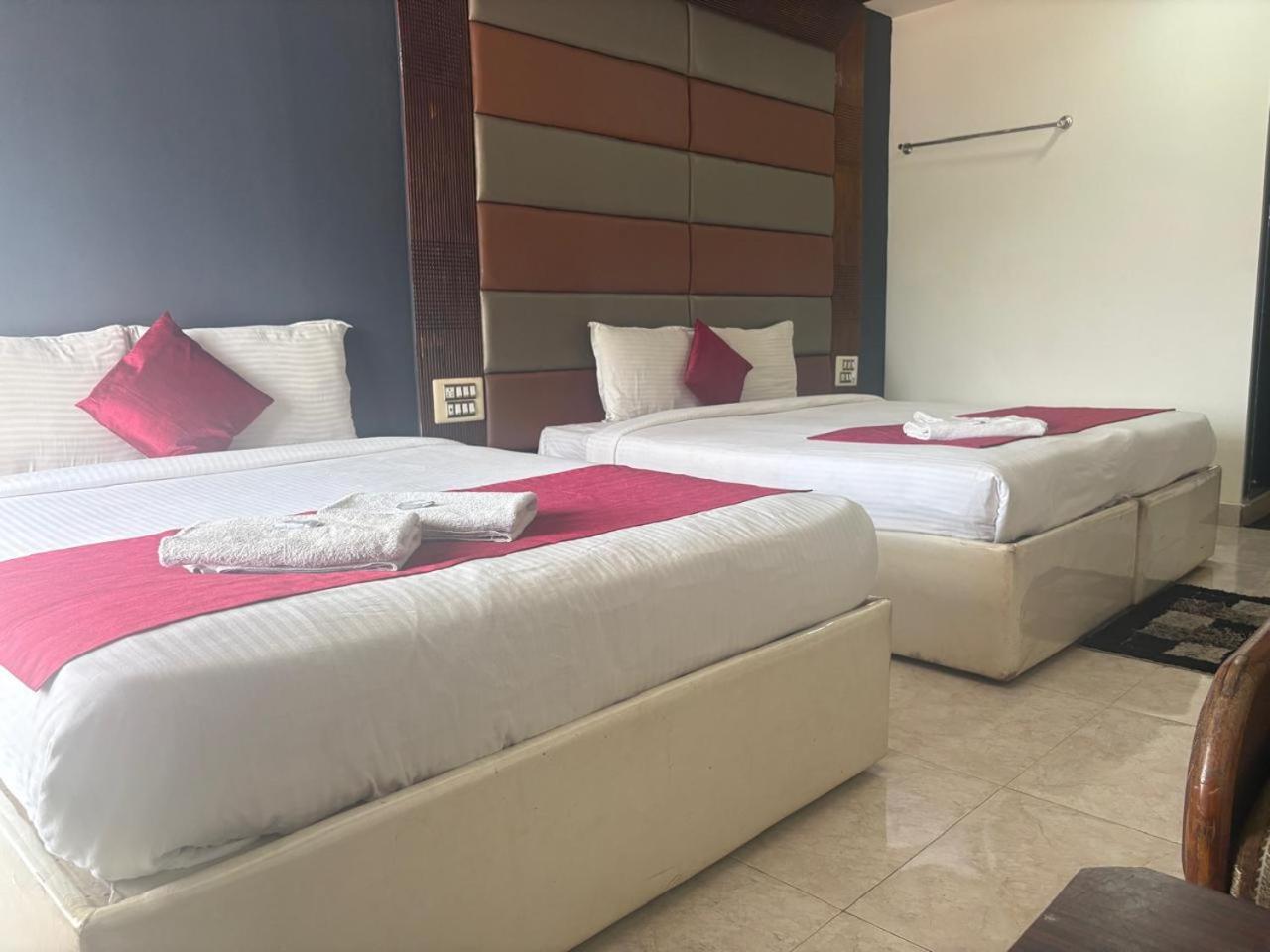 מדיקרי Hotel New Rajdarshan מראה חיצוני תמונה