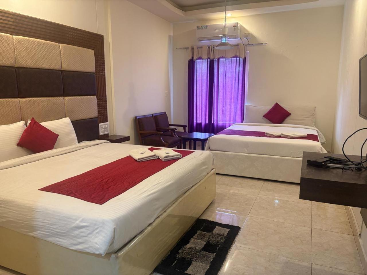 מדיקרי Hotel New Rajdarshan מראה חיצוני תמונה