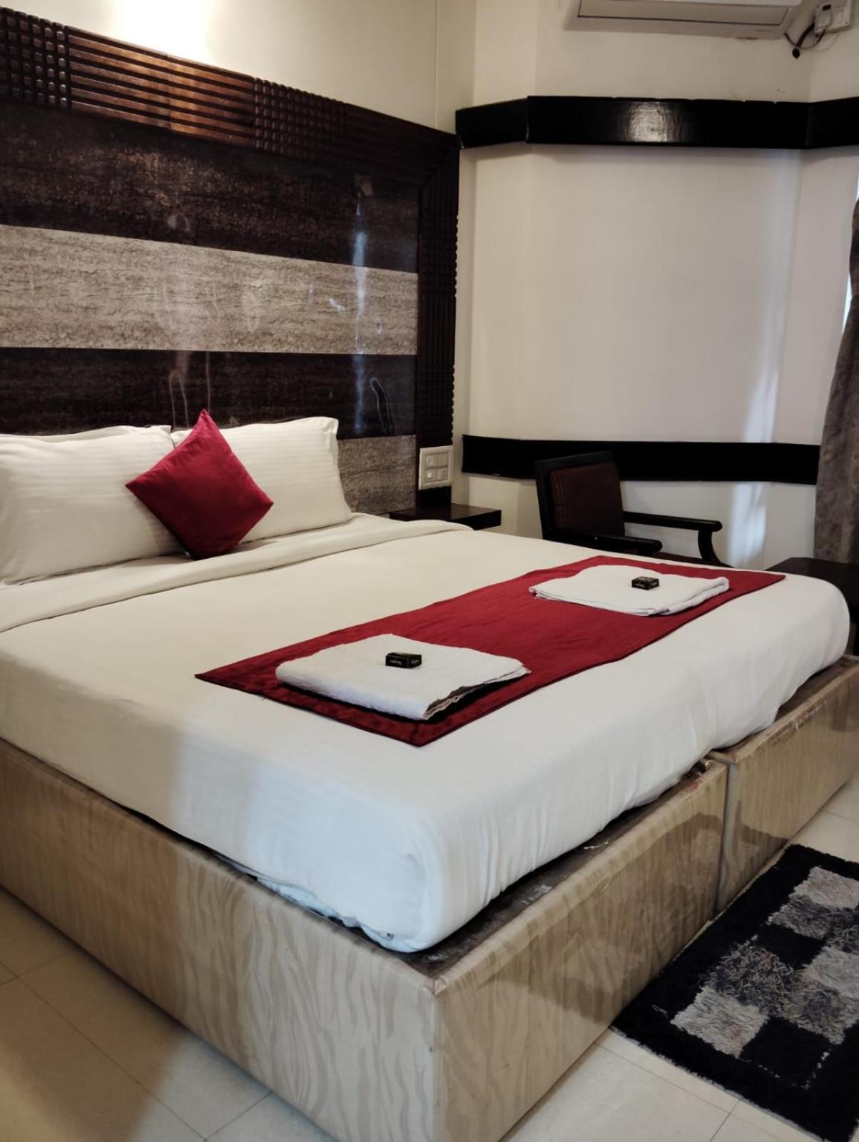 מדיקרי Hotel New Rajdarshan מראה חיצוני תמונה