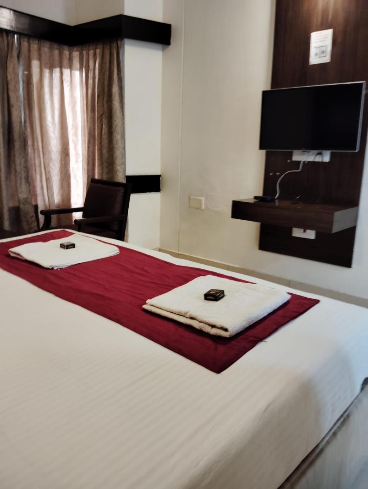 מדיקרי Hotel New Rajdarshan מראה חיצוני תמונה