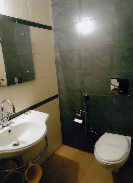 מדיקרי Hotel New Rajdarshan מראה חיצוני תמונה