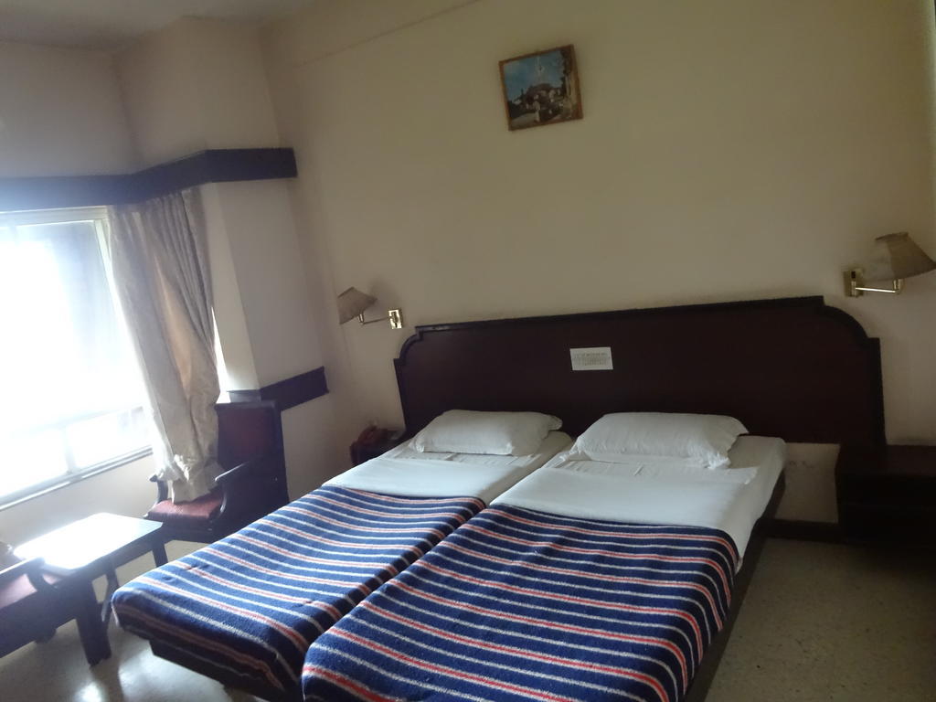 מדיקרי Hotel New Rajdarshan מראה חיצוני תמונה