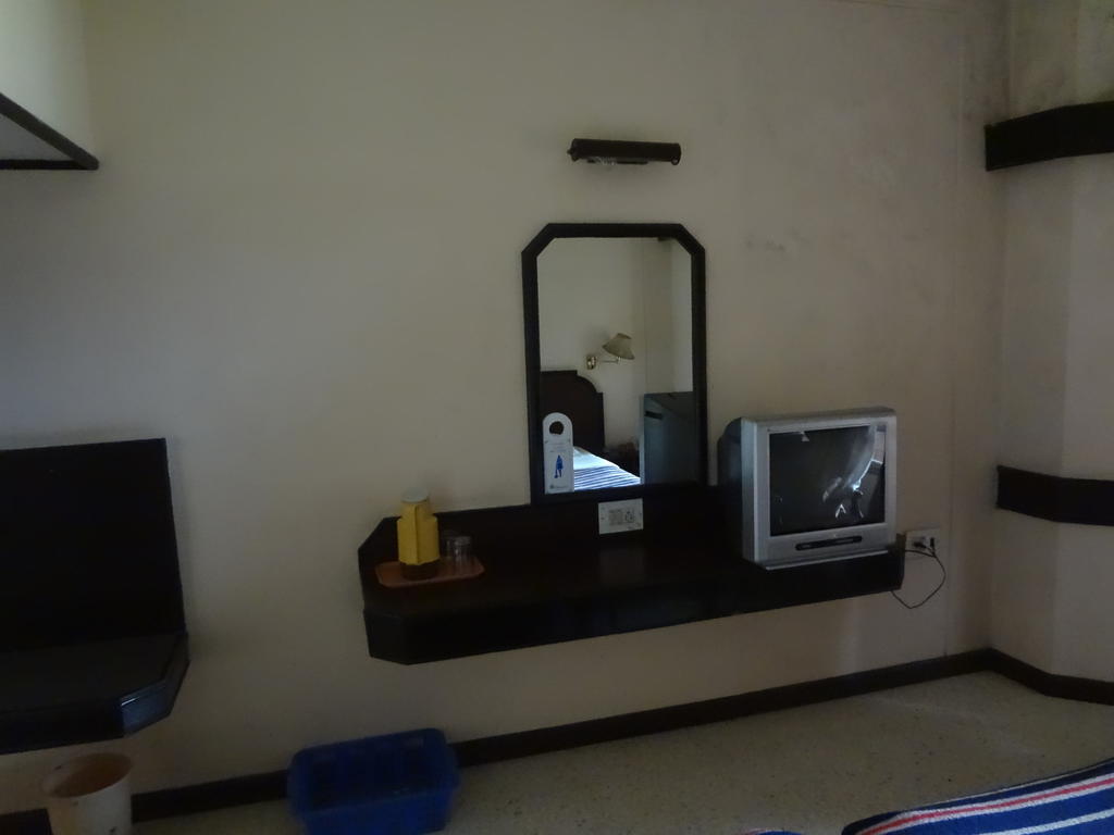 מדיקרי Hotel New Rajdarshan מראה חיצוני תמונה