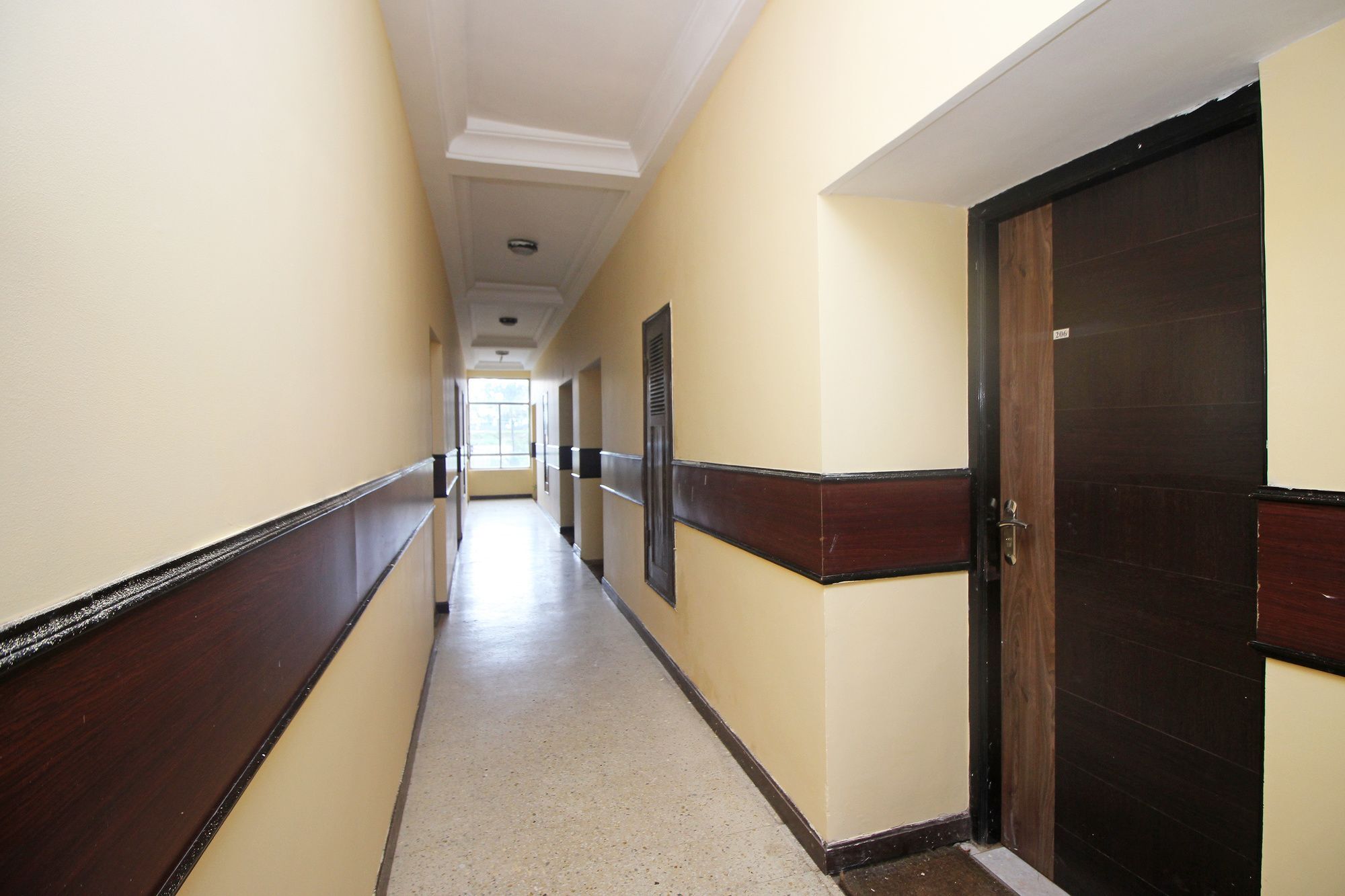 מדיקרי Hotel New Rajdarshan מראה חיצוני תמונה