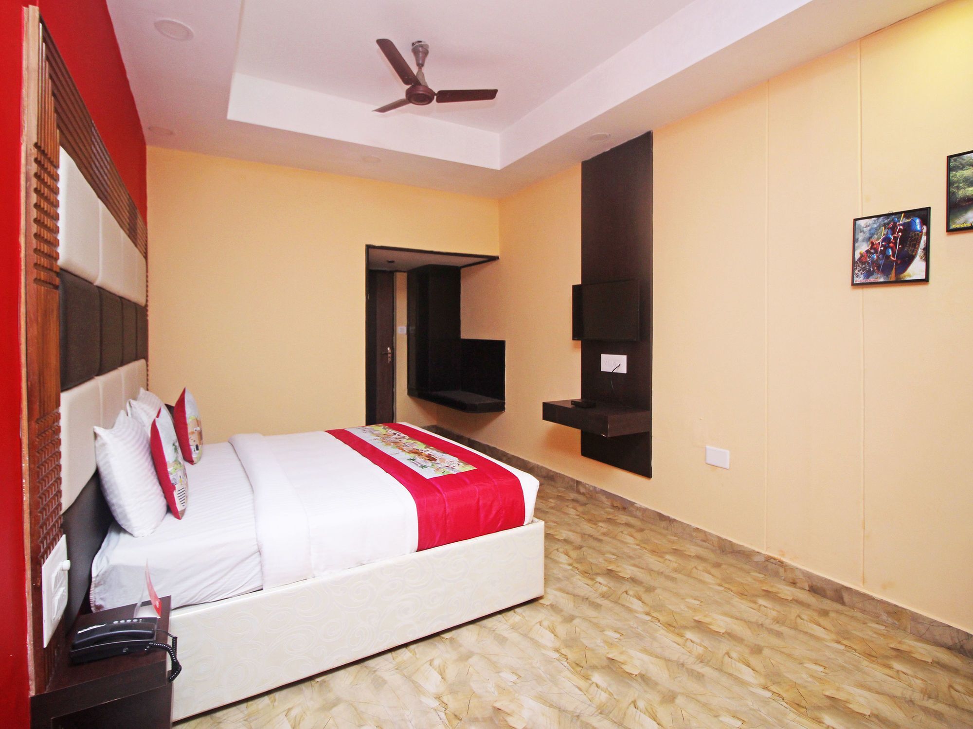 מדיקרי Hotel New Rajdarshan מראה חיצוני תמונה