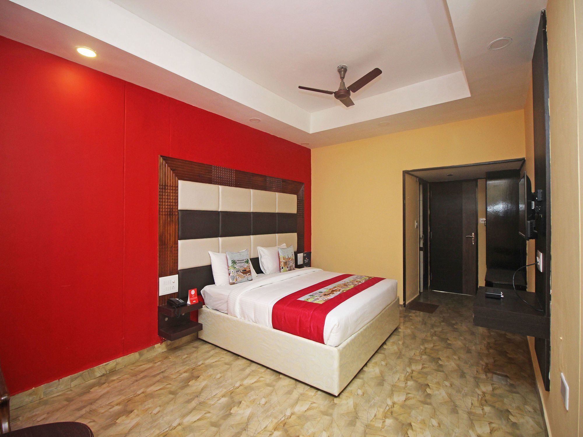 מדיקרי Hotel New Rajdarshan מראה חיצוני תמונה